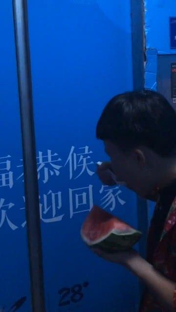 最新吃瓜群众现状视频,吃瓜群众现状，短视频时代下的围观文化解析