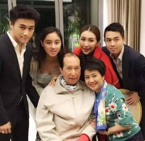 梁安琪女儿吃瓜视频,萌态可掬引网友热议